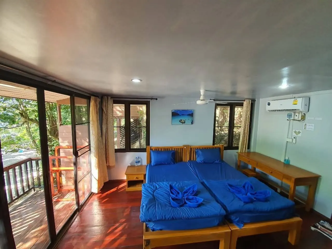 Bright air-conditioned bedroom for up to two guests